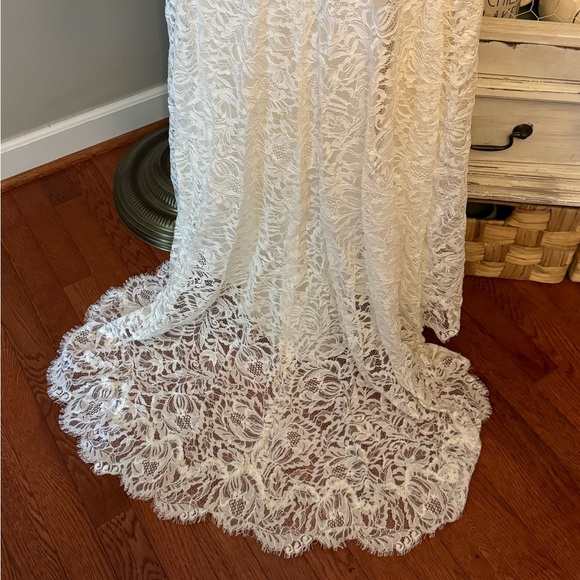 Casablanca Bridal Ivory Scalloped Lace Wedding Dress Gown - Picture 6 of 13